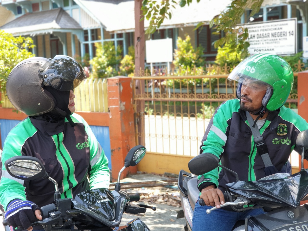Suami istri yang jadi driver GrabBike